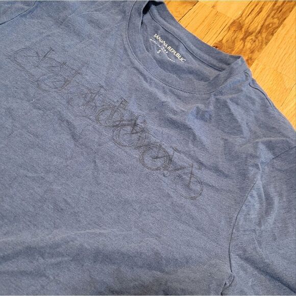🤸‍♀️3 for 12🤸‍♂️ Banana Republic Bicycles Sketch Hapuna Blue Soft Tee Small - Picture 2 of 6